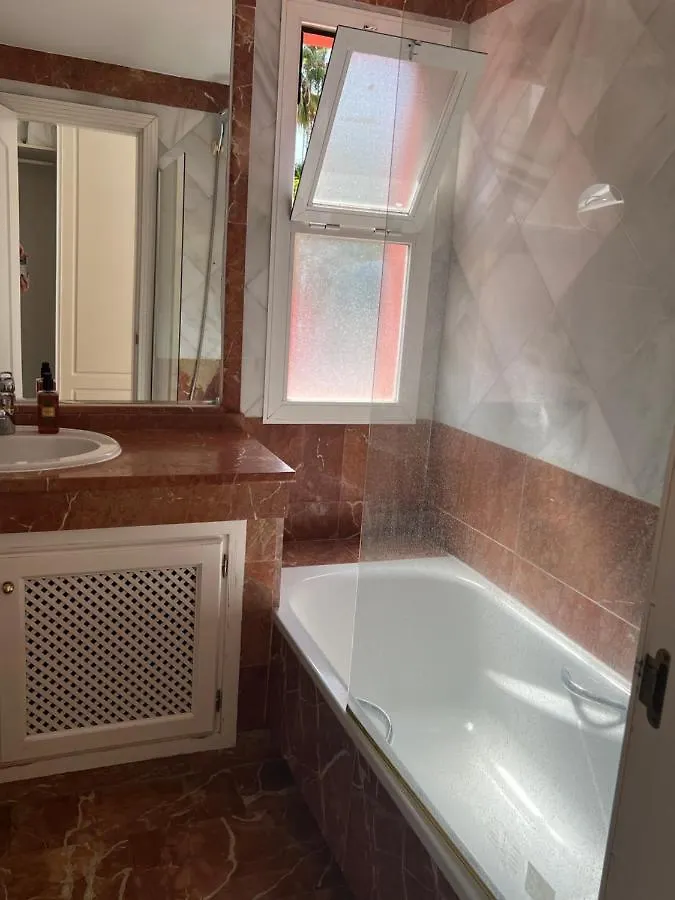 Spacious Golden Mile Townhouse Marbella Apartamento